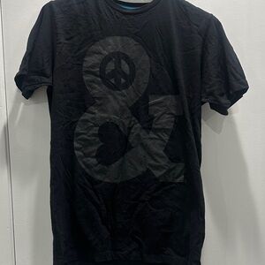 Threadless “Peace & Love” Graphic T-Shirt – Men’s Medium